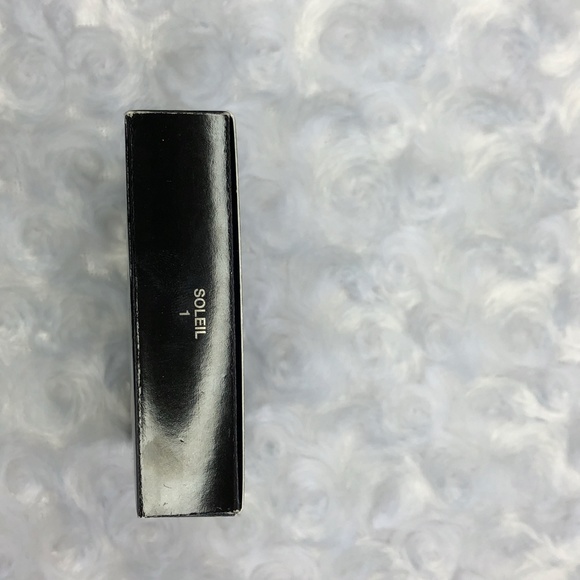 Laura Mercier Matte Bronzing Powder Shade 1 - Picture 2 of 5